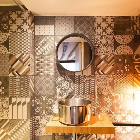 Apartment Unique From Paris